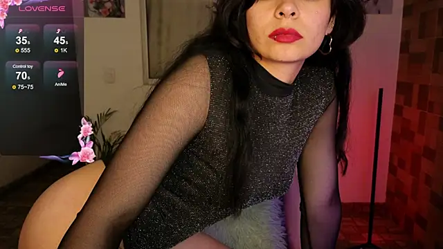 Snapshot of sexyladyy_ chatting on February 20, 8:06 am sexyladyy online show from February 20, 8:06 am