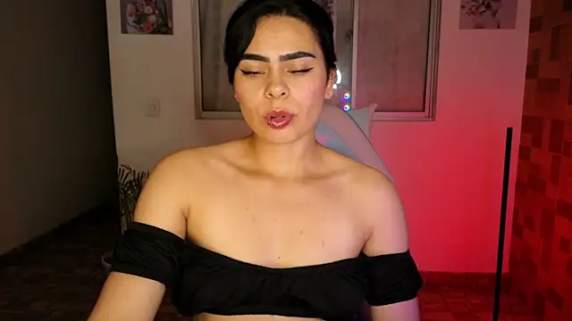 Snapshot of sexyladyy_ chatting on March 6, 10:58 pm sexyladyy online show from March 6, 10:58 pm
