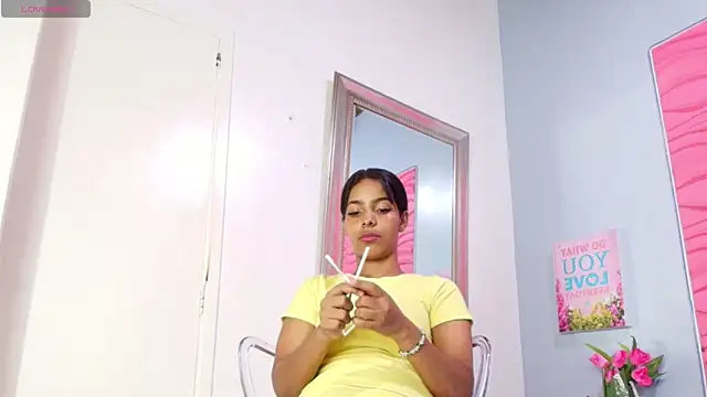 Snapshot of _Valeria_Brown chatting on March 19, 1:10 am Valeria Brown online show from March 19, 1:10 am