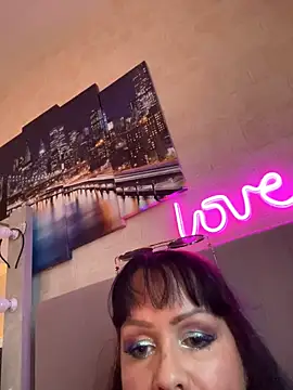 Snapshot of Lolaley2 chatting on October 25, 1:29 pm Lolaley2 online show from October 25, 1:29 pm