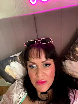 Snapshot of Lolaley2 chatting on October 27, 7:45 am Lolaley2 online show from October 27, 7:45 am