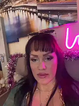 Snapshot of Lolaley2 chatting on February 17, 2:24 pm Lolaley2 online show from February 17, 2:24 pm