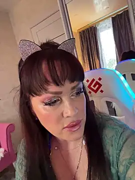 Snapshot of Lolaley2 chatting on February 19, 6:31 am Lolaley2 online show from February 19, 6:31 am