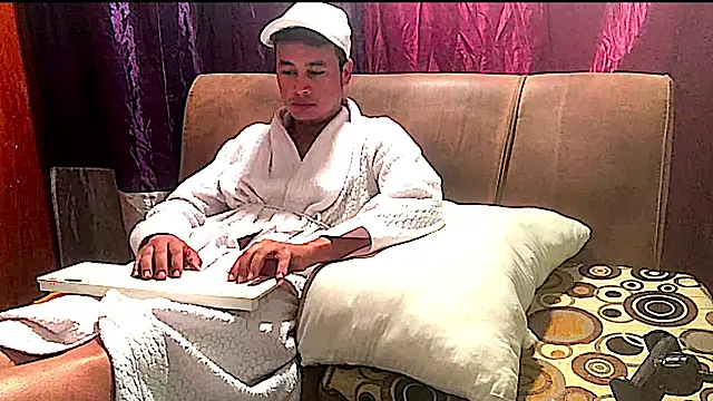 Snapshot of camilovaron chatting on February 6, 12:33 am camilovaron online show from February 6, 12:33 am