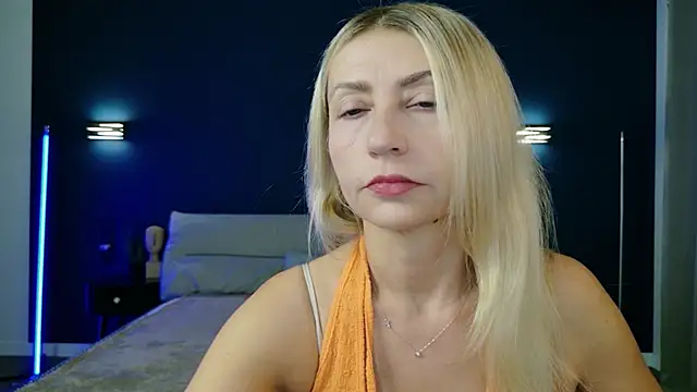 ZoeGrant online show from October 16, 7:59 pm