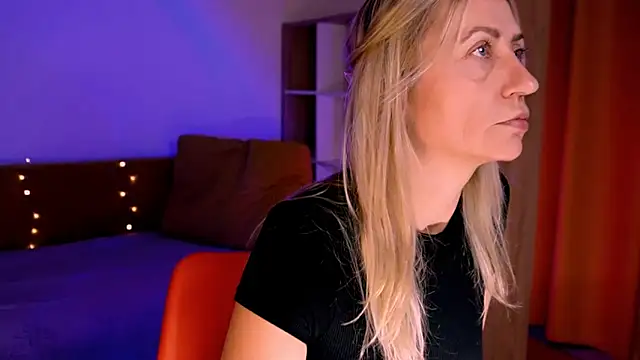 ZoeGrant online show from December 18, 8:48 pm