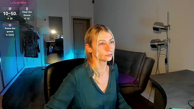 ZoeGrant online show from February 17, 9:43 pm