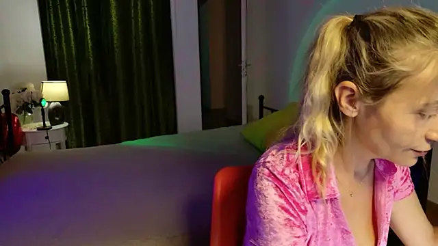 ZoeGrant online show from May 14, 5:20 pm