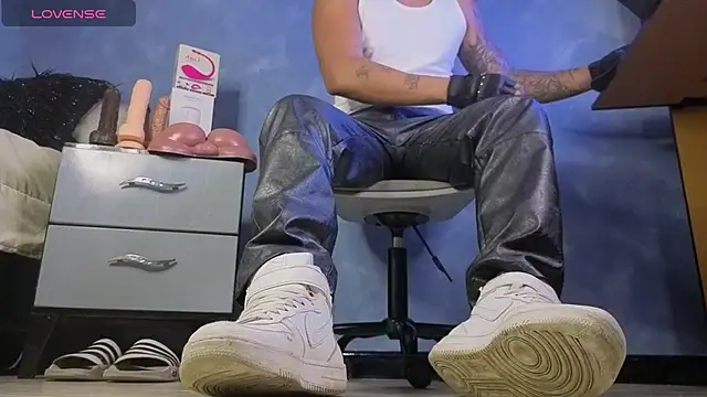 TomLover 12 online show from March 3, 11:38 am