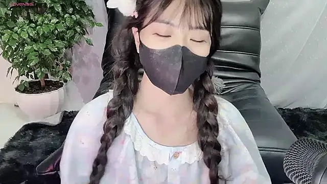 Snapshot of Mya_Lee chatting on December 1, 10:43 pm Mya Lee online show from December 1, 10:43 pm