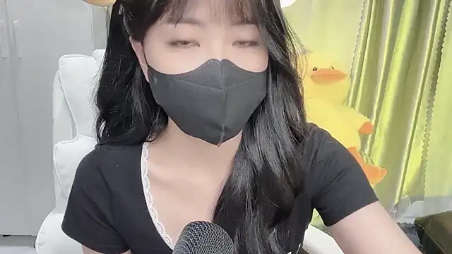 Snapshot of Mya_Lee chatting on February 14, 7:33 pm Mya Lee online show from February 14, 7:33 pm