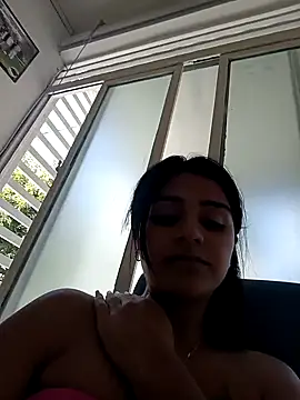 Snapshot of AnnRosse18 chatting on January 12, 8:36 pm AnnRosse18 online show from January 12, 8:36 pm