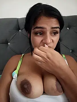 Snapshot of AnnRosse18 chatting on February 8, 8:21 pm AnnRosse18 online show from February 8, 8:21 pm