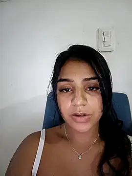 Snapshot of AnnRosse18 chatting on February 14, 11:09 pm AnnRosse18 online show from February 14, 11:09 pm
