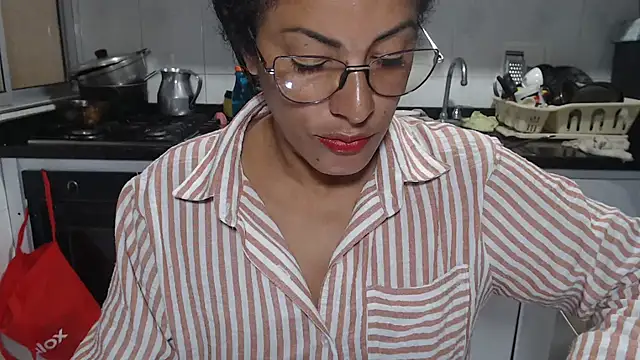 kateleyagrey online show from November 13, 7:35 pm