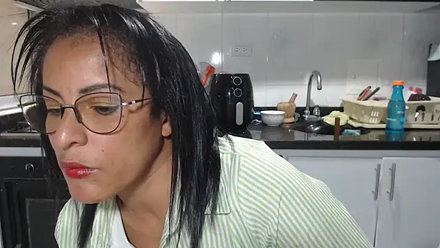 kateleyagrey online show from November 26, 8:43 pm