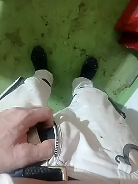 Snapshot of GeilerSchweizer chatting on December 3, 3:10 pm GeilerSchweizer online show from December 3, 3:10 pm