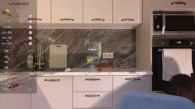 Alice Wonders online show from November 21, 7:56 pm