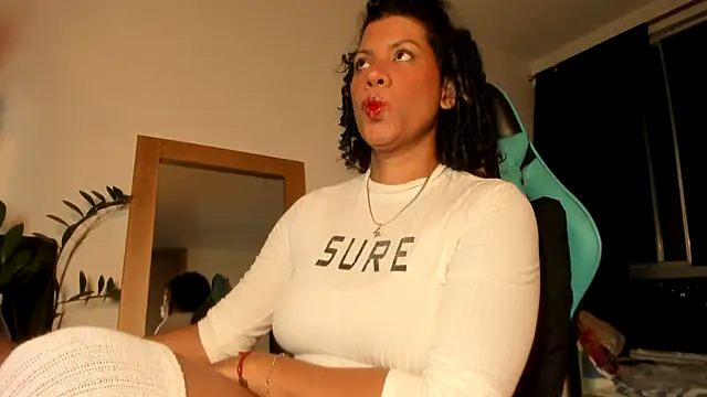 Hot Brunette34 online show from March 23, 2:37 am