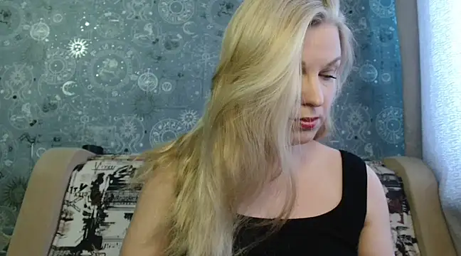 Snapshot of BlondeFox chatting on March 23, 3:10 am BlondeFox online show from March 23, 3:10 am