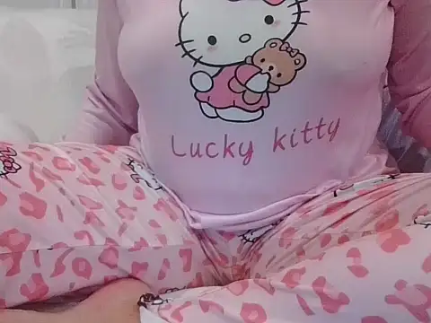 RealLittleRedRidingHood online show from October 13, 9:04 pm