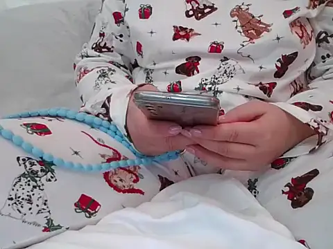 RealLittleRedRidingHood online show from November 1, 5:59 pm