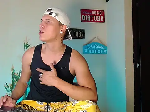 Snapshot of DavidNeill chatting on December 22, 10:47 pm DavidNeill online show from December 22, 10:47 pm