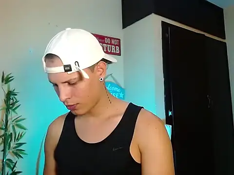 Snapshot of DavidNeill chatting on December 23, 7:30 pm DavidNeill online show from December 23, 7:30 pm