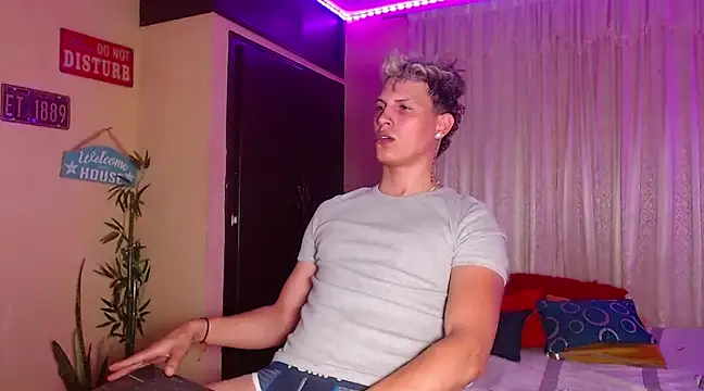 Snapshot of DavidNeill chatting on March 17, 11:54 pm DavidNeill online show from March 17, 11:54 pm