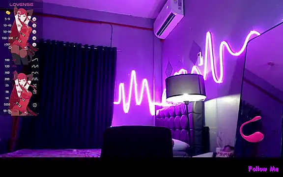 Snapshot of DivaMooree chatting on October 5, 2:32 am DivaMooree online show from October 5, 2:32 am