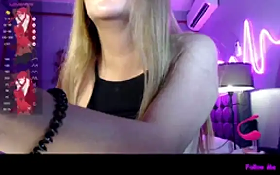 Snapshot of DivaMooree chatting on November 2, 4:26 am DivaMooree online show from November 2, 4:26 am