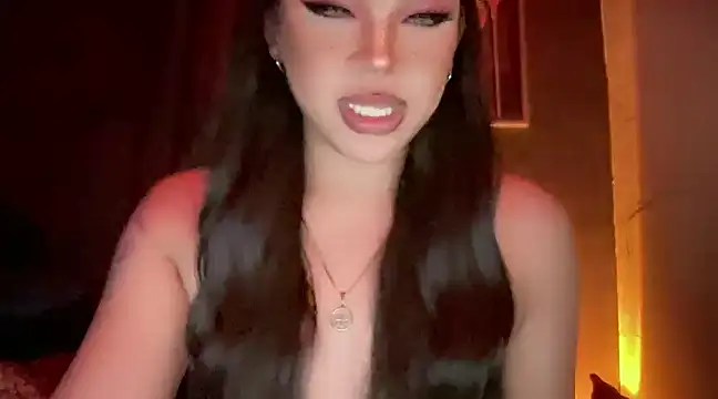 Snapshot of madam_agnes1 chatting on December 13, 11:13 am madam agnes1 online show from December 13, 11:13 am