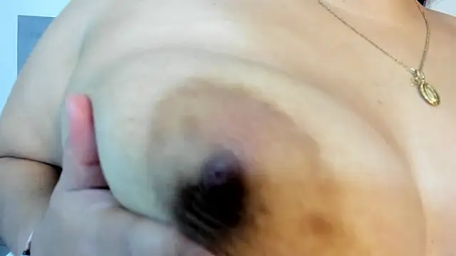 Snapshot of EmmaSmith2 chatting on March 23, 5:21 am EmmaSmith2 online show from March 23, 5:21 am