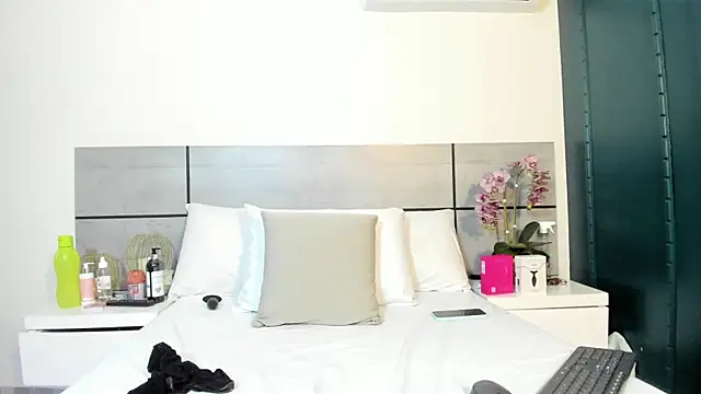 EmmaSmith2 online show from April 8, 1:49 am