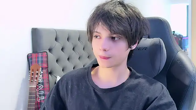 Snapshot of SasukeUhchiaa chatting on December 3, 8:39 pm SasukeUhchiaa online show from December 3, 8:39 pm