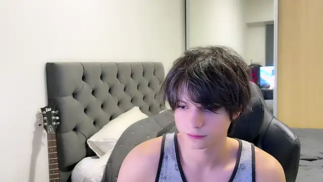 Snapshot of SasukeUhchiaa chatting on December 17, 2:55 am SasukeUhchiaa online show from December 17, 2:55 am