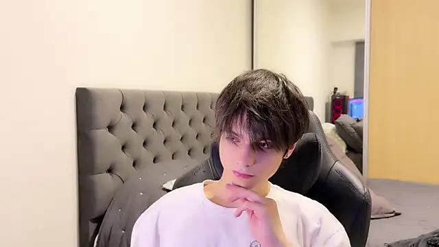 Snapshot of SasukeUhchiaa chatting on January 2, 1:27 am SasukeUhchiaa online show from January 2, 1:27 am