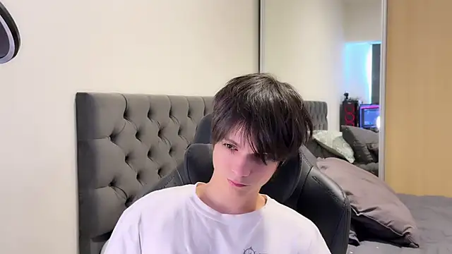 Snapshot of SasukeUhchiaa chatting on January 3, 10:19 pm SasukeUhchiaa online show from January 3, 10:19 pm