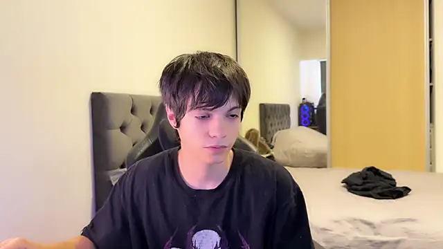 Snapshot of SasukeUhchiaa chatting on March 19, 9:37 pm SasukeUhchiaa online show from March 19, 9:37 pm