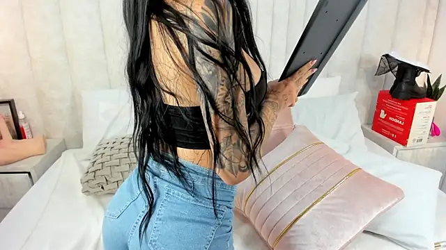 Snapshot of im_anie chatting on March 14, 5:48 am im anie online show from March 14, 5:48 am