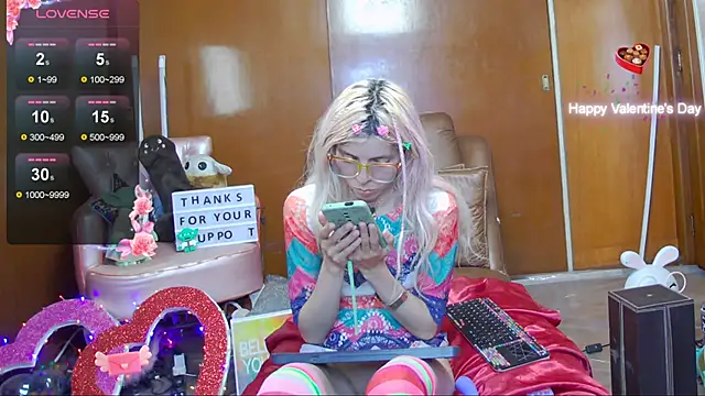 Skinygirl online show from December 4, 2:42 am