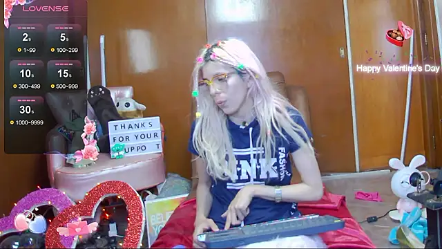 Skinygirl online show from December 5, 12:30 am