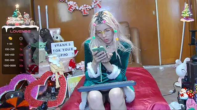 Skinygirl online show from December 18, 1:15 am