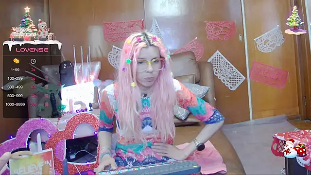 Skinygirl online show from February 6, 11:15 pm