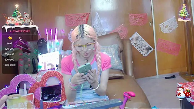 Skinygirl online show from February 13, 11:47 pm