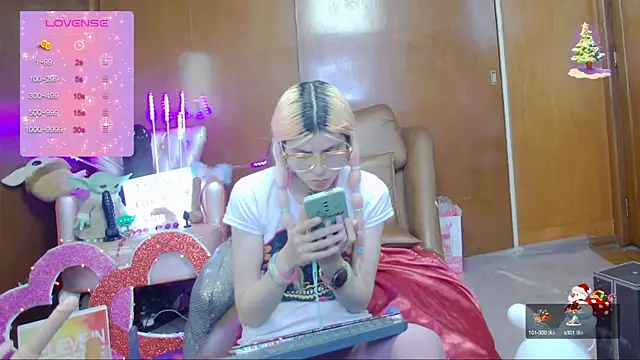 Skinygirl online show from March 18, 12:38 am