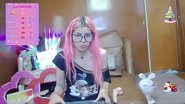 Skinygirl online show from September 12, 12:00 am