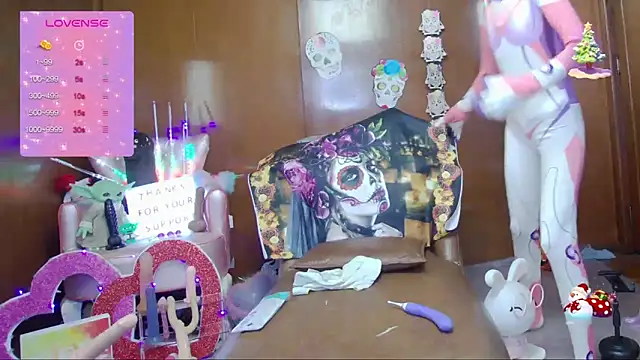 Skinygirl online show from October 28, 12:25 am