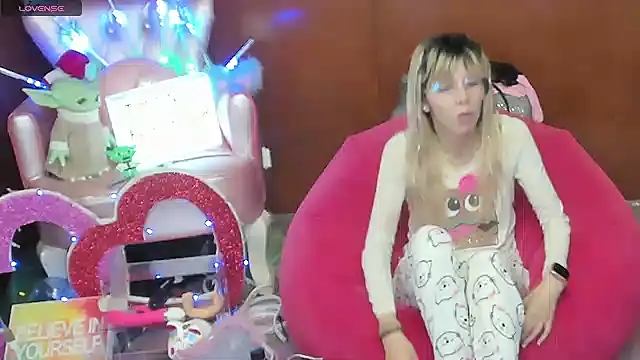 Skinygirl online show from April 24, 10:23 pm