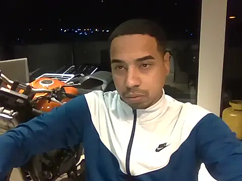 Snapshot of Juninho10c chatting on November 1, 12:34 am Juninho10c online show from November 1, 12:34 am